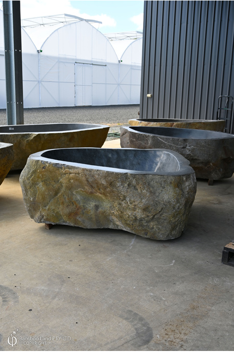 Riverstone bathtub No.33 - 170 x 160 x 67cm external